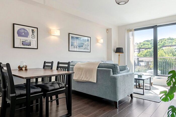 2 Bedroom Flat For Sale In Woodland Crescent, Greenwich, SE10