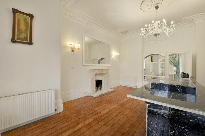 3 Bedroom Flat To Rent In Gleneldon Road, London, SW16