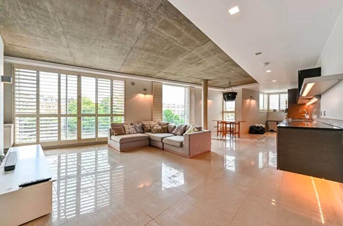 2 Bedroom Flat To Rent In Parkway, Camden, NW1