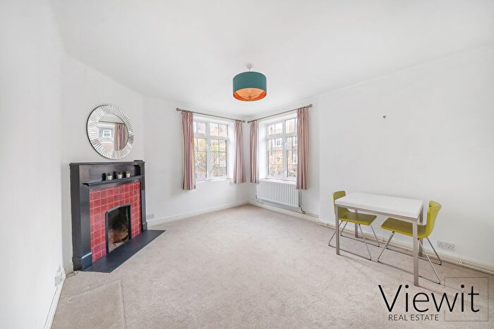 2 Bedroom Flat To Rent In Hartington Road, Nine Elms, London, SW8
