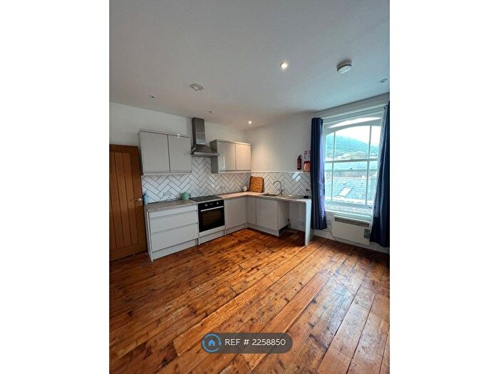 1 Bedroom Flat To Rent In Pier Street, Ventnor, PO38