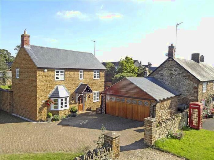 3 Bedroom Detached House For Sale In The Green, Culworth, Banbury