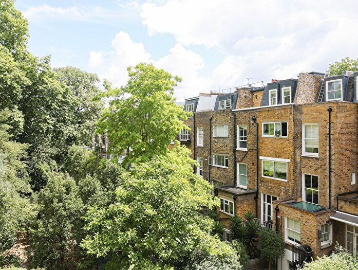 2 Bedroom Flat For Sale In Holland Road, Shepherds Bush, W14