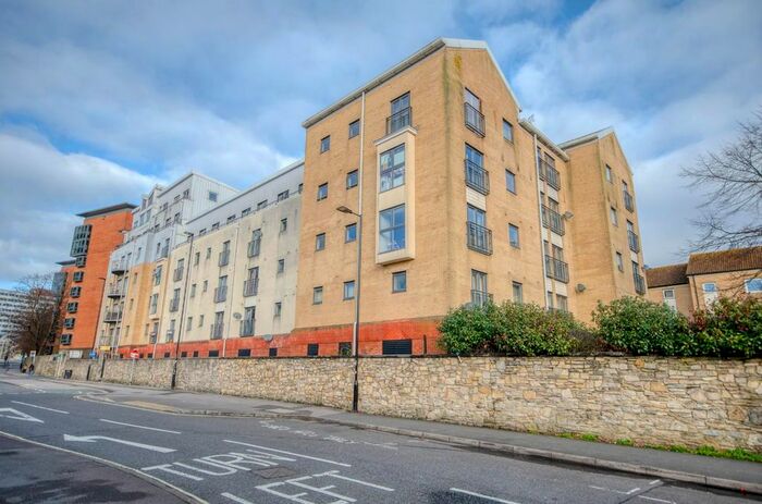 2 Bedroom Flat To Rent In White Star Place, Southampton, SO14