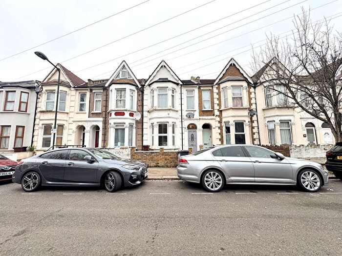 1 Bedroom Flat To Rent In Goodall Road, Leytonstone, E11