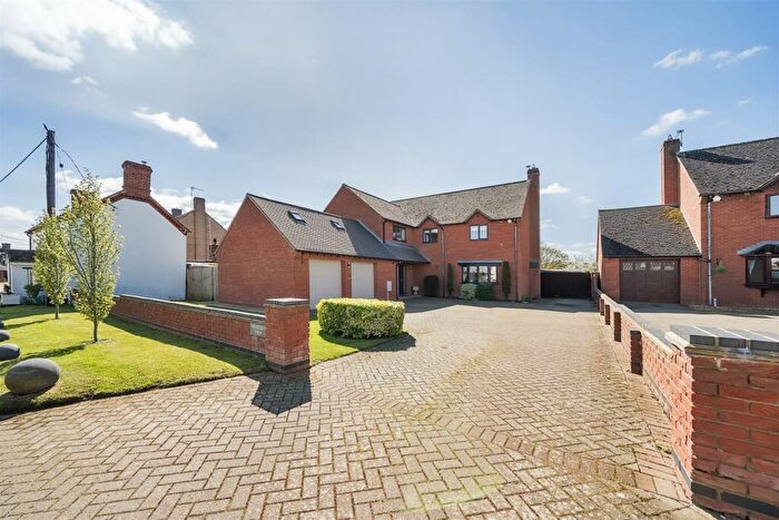 4 Bedroom Detached House For Sale In Crowfield, Northamptonshire, NN13