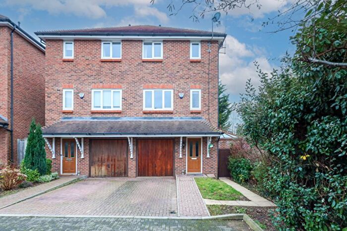 4 Bedroom Semi-Detached House To Rent In Earlsbury Gardens, Edgware, HA8