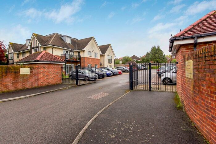 2 Bedroom Flat To Rent In Fairfield Road, Uxbridge, UB8