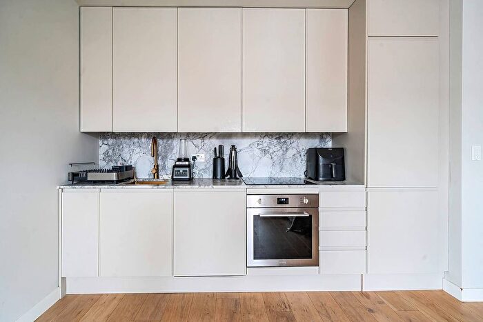 2 Bedroom Flat For Sale In Twyford Avenue, Ealing, Acton, W3