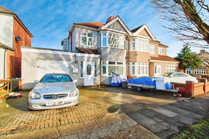 3 Bedroom Semi Detached House For Sale In Heather Avenue, Romford, RM1