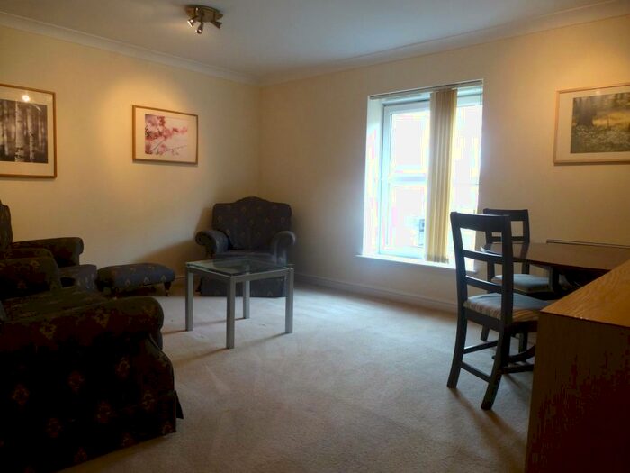 2 Bedroom Apartment To Rent In Crowder Close, North Finchley, N12