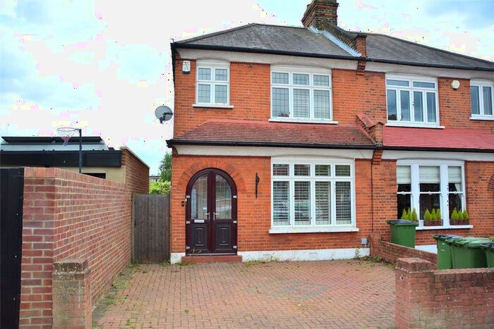 2 Bedroom End Of Terrace House To Rent In Dumbreck Road, London, SE9