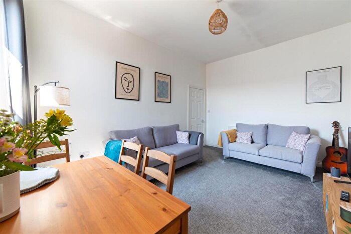 2 Bedroom Flat To Rent In £pcm Simonside Terrace, Heaton, NE6