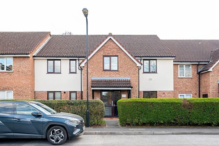 1 Bedroom Flat For Sale In Beaufort Close, Highams Park, E4