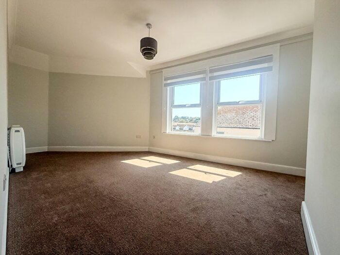 2 Bedroom Flat To Rent In Park Road, Dawlish, EX7