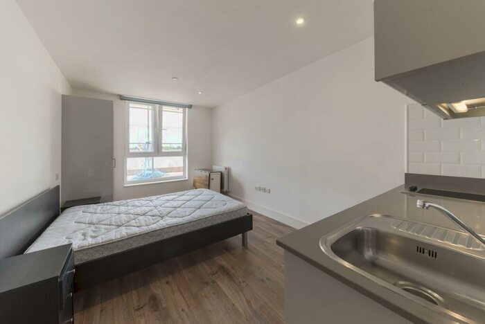 Studio To Rent In Kilburn High Road, Kilburn, NW6