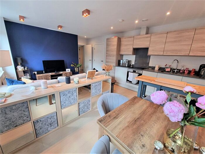 1 Bedroom Flat For Sale In Guildford, Surrey, GU1