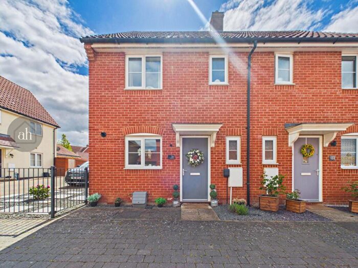 3 Bedroom Semi-Detached House For Sale In Gilbert Road, Stanton, IP31