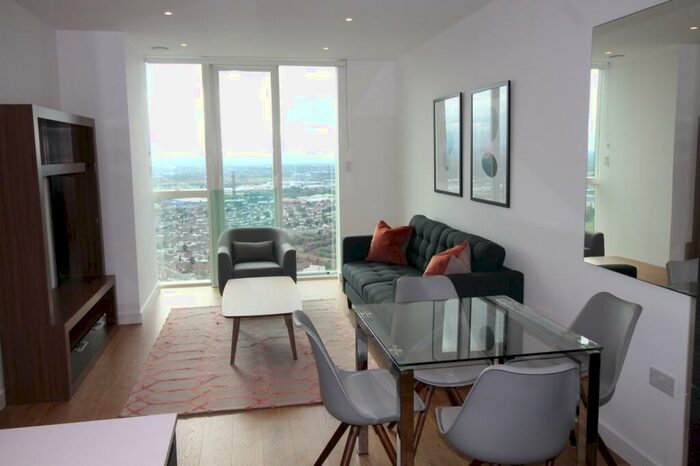 2 Bedroom Apartment To Rent In Saffron Square, Pinnacle Apartments, Croydon, CR0