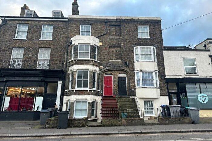 2 Bedroom Flat To Rent In High Street, Dover, CT16