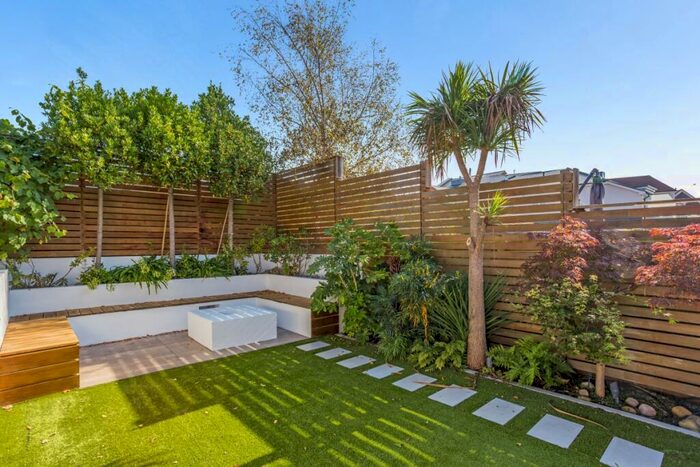 2 Bedroom Detached House To Rent In Klondyke Marlow, SL7