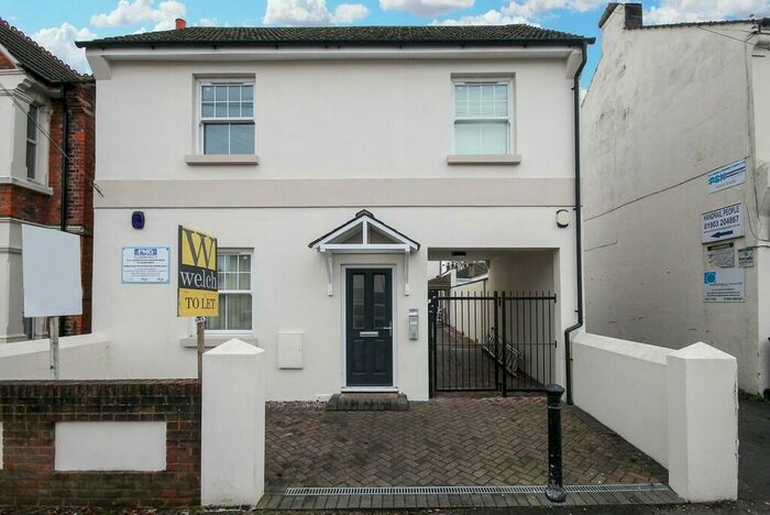 1 Bedroom Flat To Rent In Tarring Road, Worthing, BN11