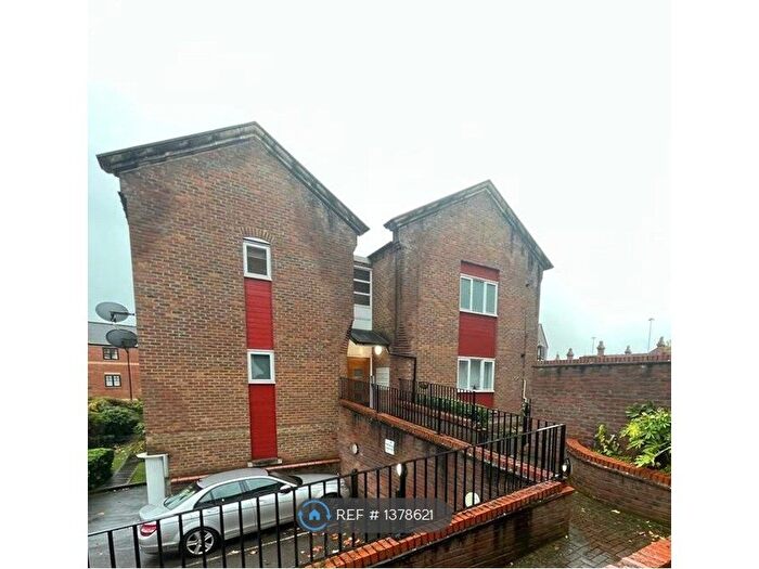 2 Bedroom Flat To Rent In St. Marys Grove, Reading, RG1