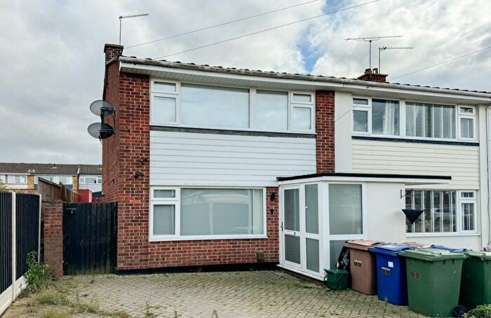 3 Bedroom End Of Terrace House To Rent In Colville Close, Corringham, SS17