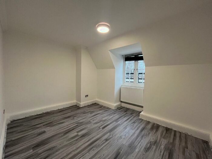 3 Bedroom Flat To Rent In Levita House, Euston, NW1