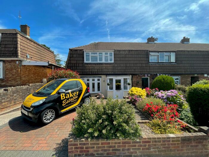 3 Bedroom End Terrace House For Sale In Avelon Road, Romford, RM5