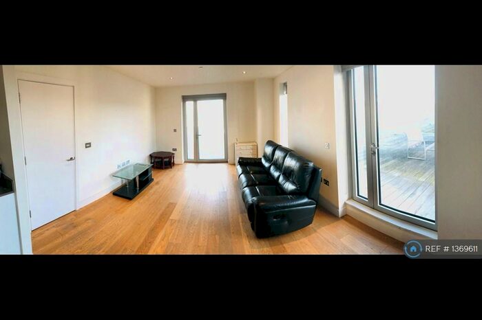 3 Bedroom Flat To Rent In Love Lane, London, SE18