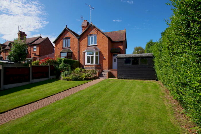 3 Bedroom Semi-Detached House To Rent In Highwood Road, Uttoxeter, ST14