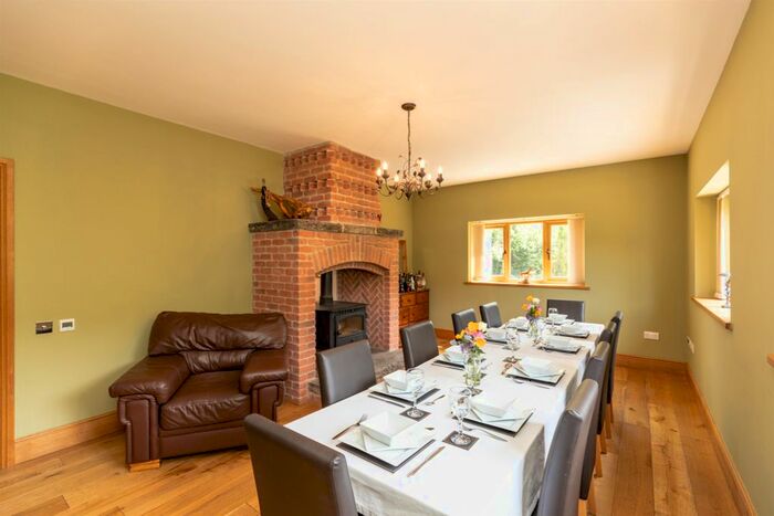 7 Bedroom Detached House For Sale In Trelewis, Treharris, CF46
