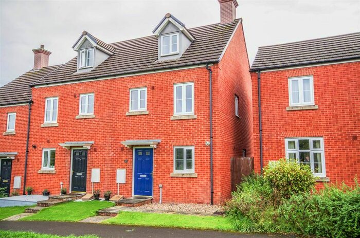 3 Bedroom Semi-Detached House To Rent In Harrolds Close, Dursley, GL11