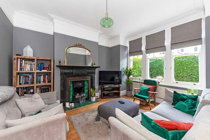 2 Bedroom Flat To Rent In Mantilla Road, Tooting, SW17