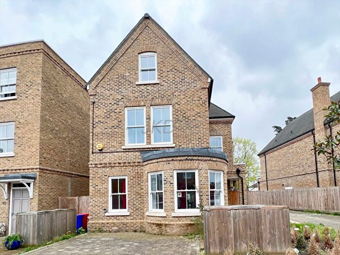 4 Bedroom Town House For Sale In Barrons Chase, Richmond, TW10