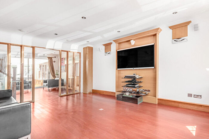 4 Bedroom Detached House For Sale In Sylvan Road, Crystal Palace, SE19