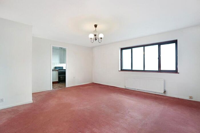 2 Bedroom Flat For Sale In Allendale Close, London, SE5