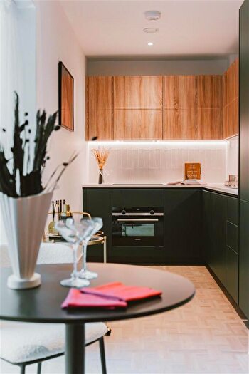 2 Bedroom Flat For Sale In One Clapham Junction, St. John's Hill, SW11