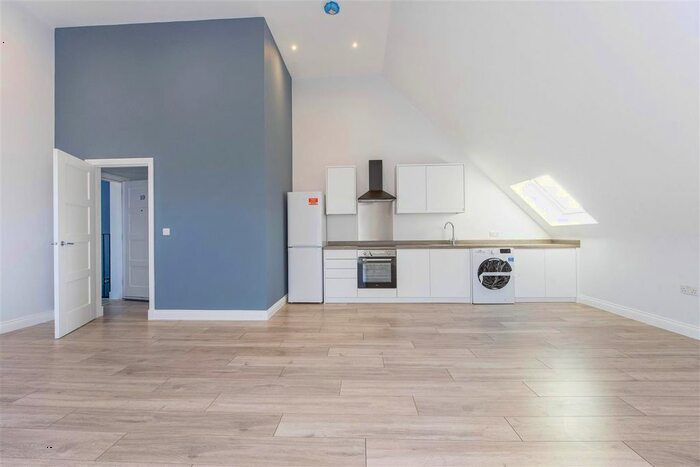 1 Bedroom Flat To Rent In Manor Club, Kingston Road, London, SW19