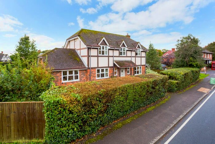4 Bedroom Detached House For Sale In Ermin Street, Newbury, RG20
