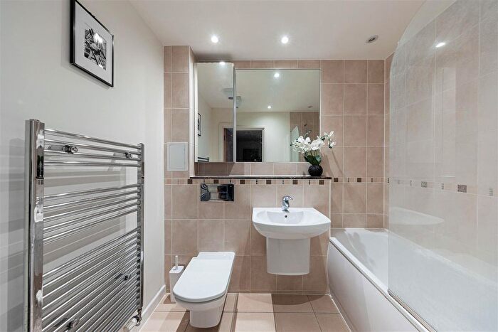 1 Bedroom Flat To Rent In Queen Mary Avenue, London, E18