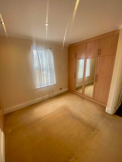 2 Bedroom Flat To Rent In Green Lane, Ilford, IG3