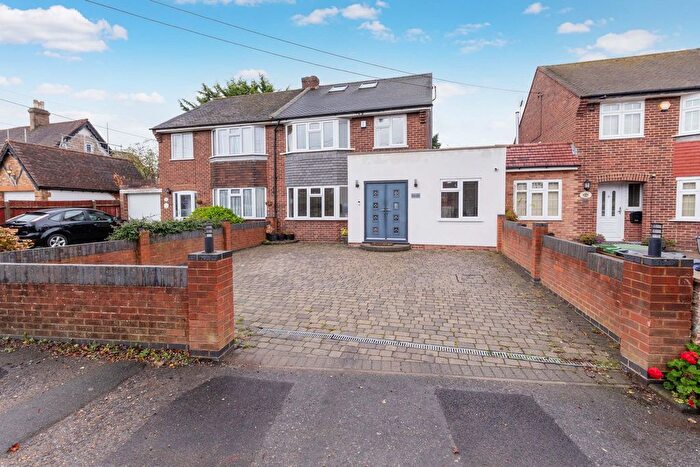 5 Bedroom Semi Detached House For Sale In Little Sutton Lane, Langley, SL3