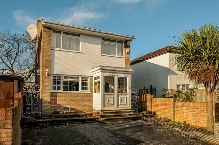 4 Bedroom Detached House To Rent In Empire Avenue, Edmonton, London, N18