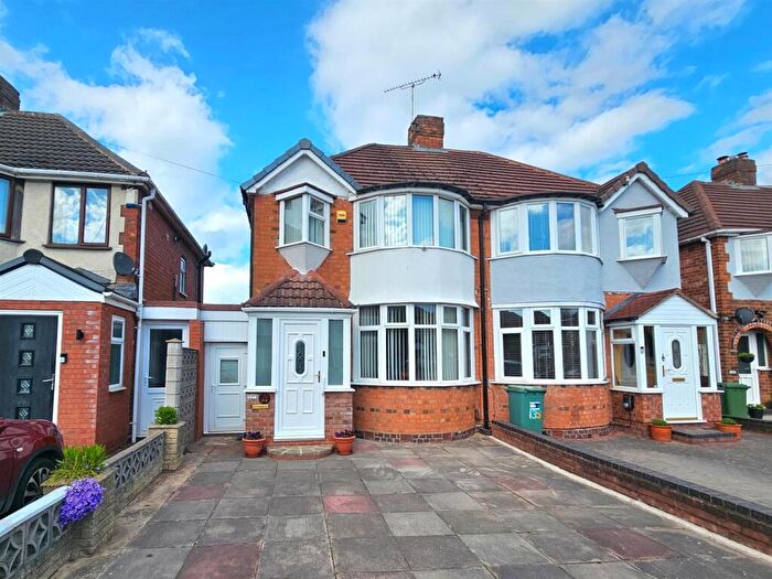 3 Bedroom Semi-Detached House For Sale In Wellsford Avenue, Solihull, B92