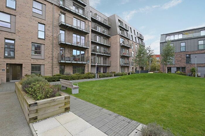 2 Bedroom Flat For Sale In Hughes Close, Canonmills, Edinburgh, EH7