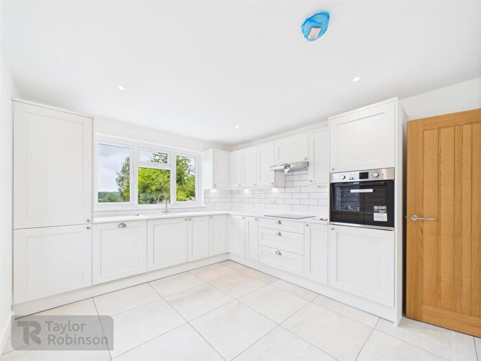 3 Bedroom End Of Terrace House To Rent In Mynthurst, Leigh, RH2