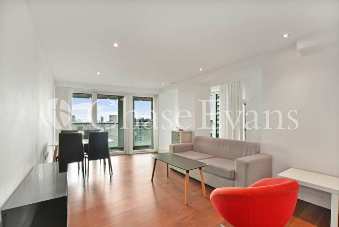3 Bedroom Flat To Rent In Lincoln Plaza, Canary Wharf, London, E14