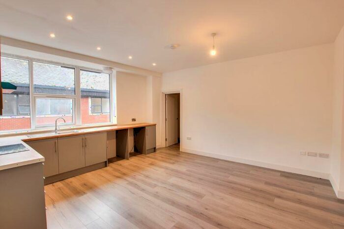 2 Bedroom Flat To Rent In Pavilions Court, Trowbridge, BA14